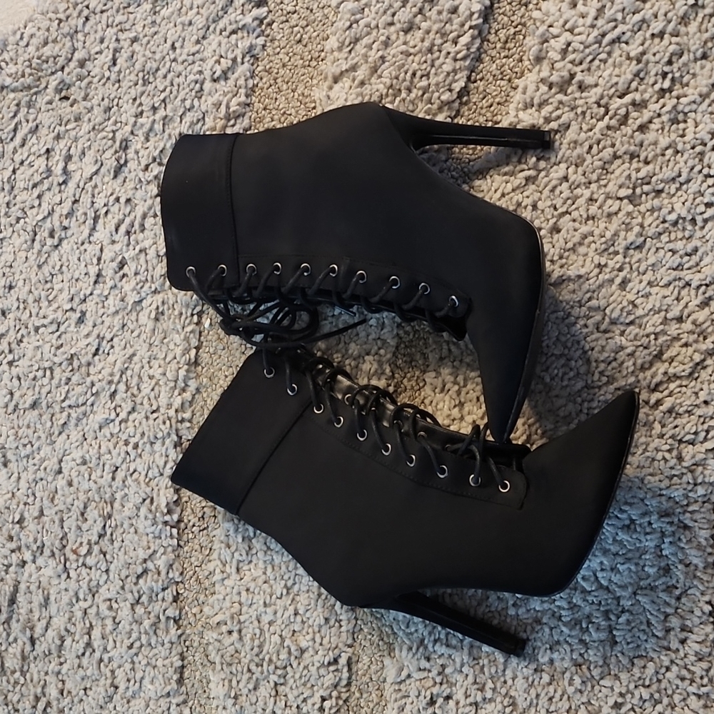 Heeled boots - Picture 3 of 3